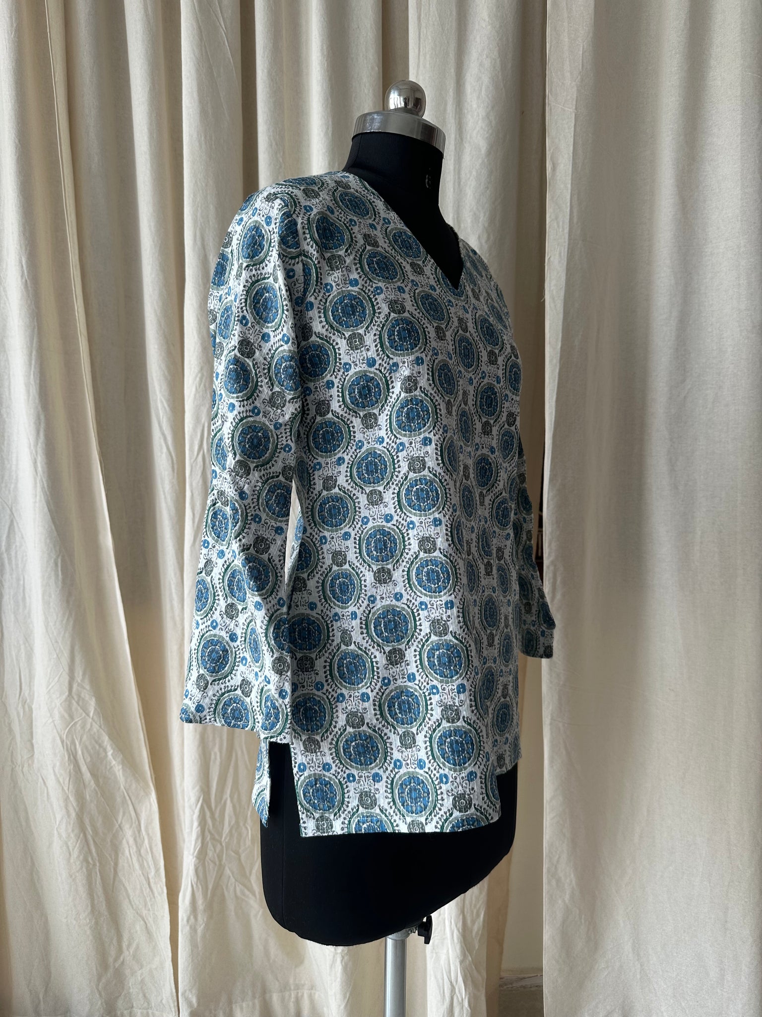 Flared sleeves tunic (kantha fabric)