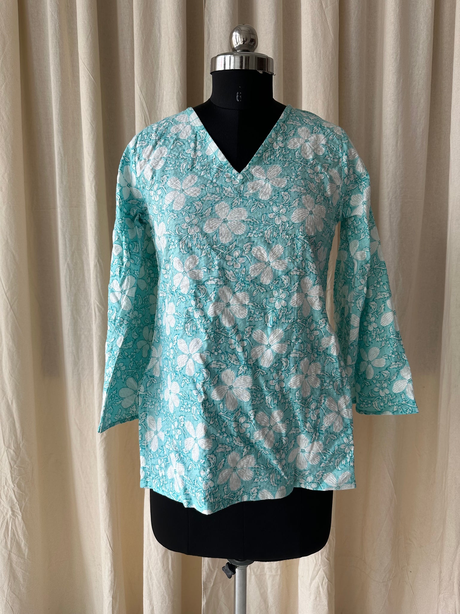 Flared sleeves tunic (kantha fabric)
