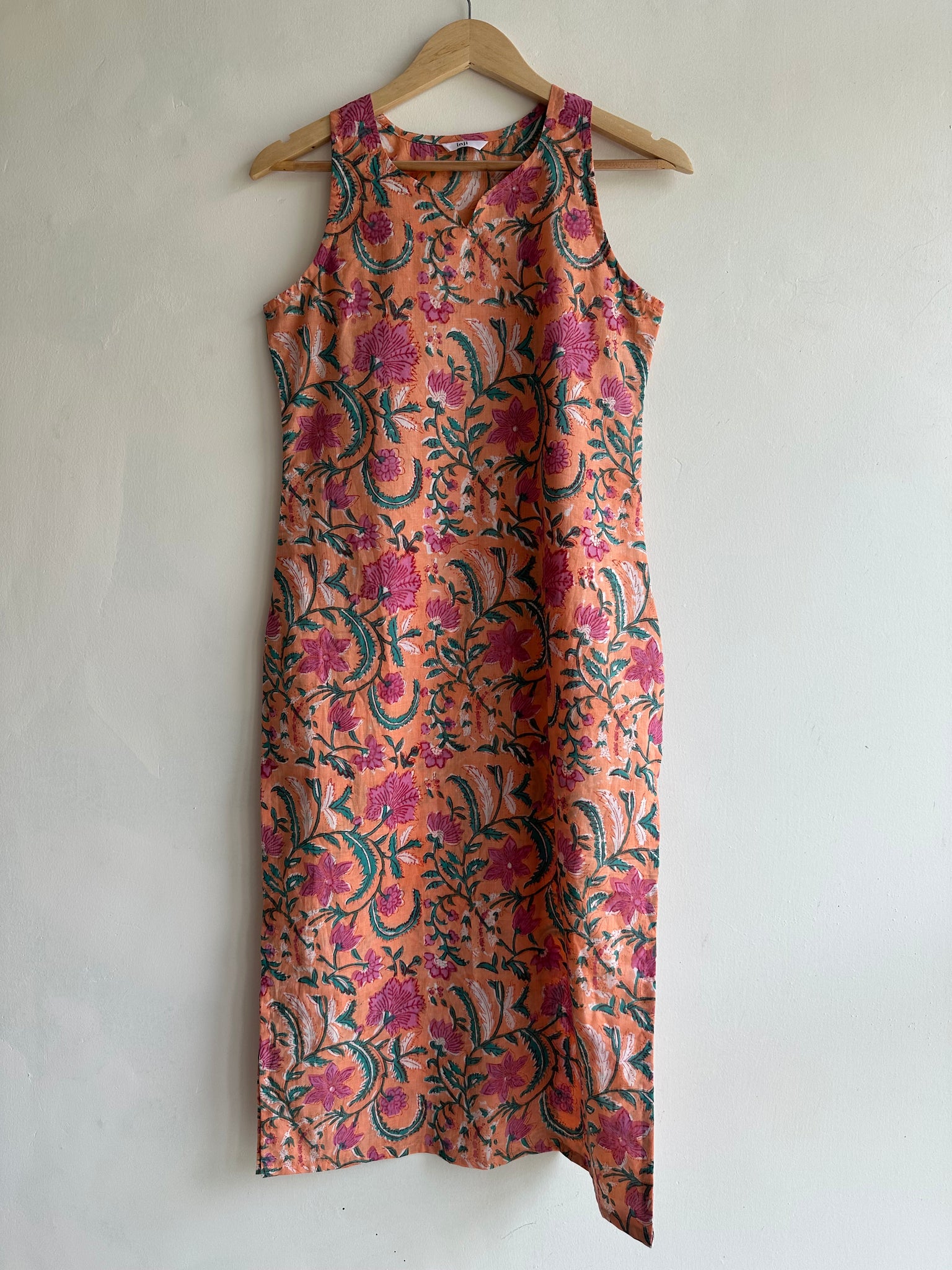 Sleeveless kurta