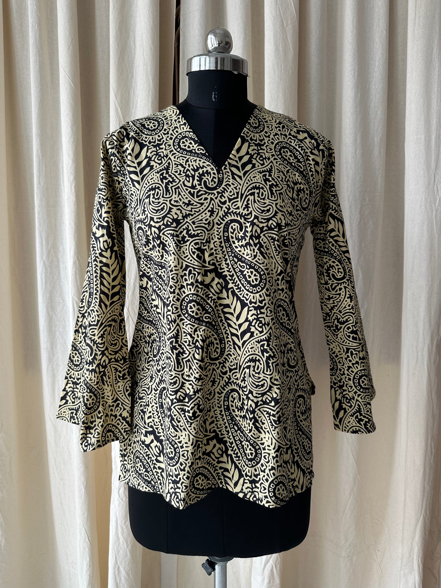 Flared sleeves tunic