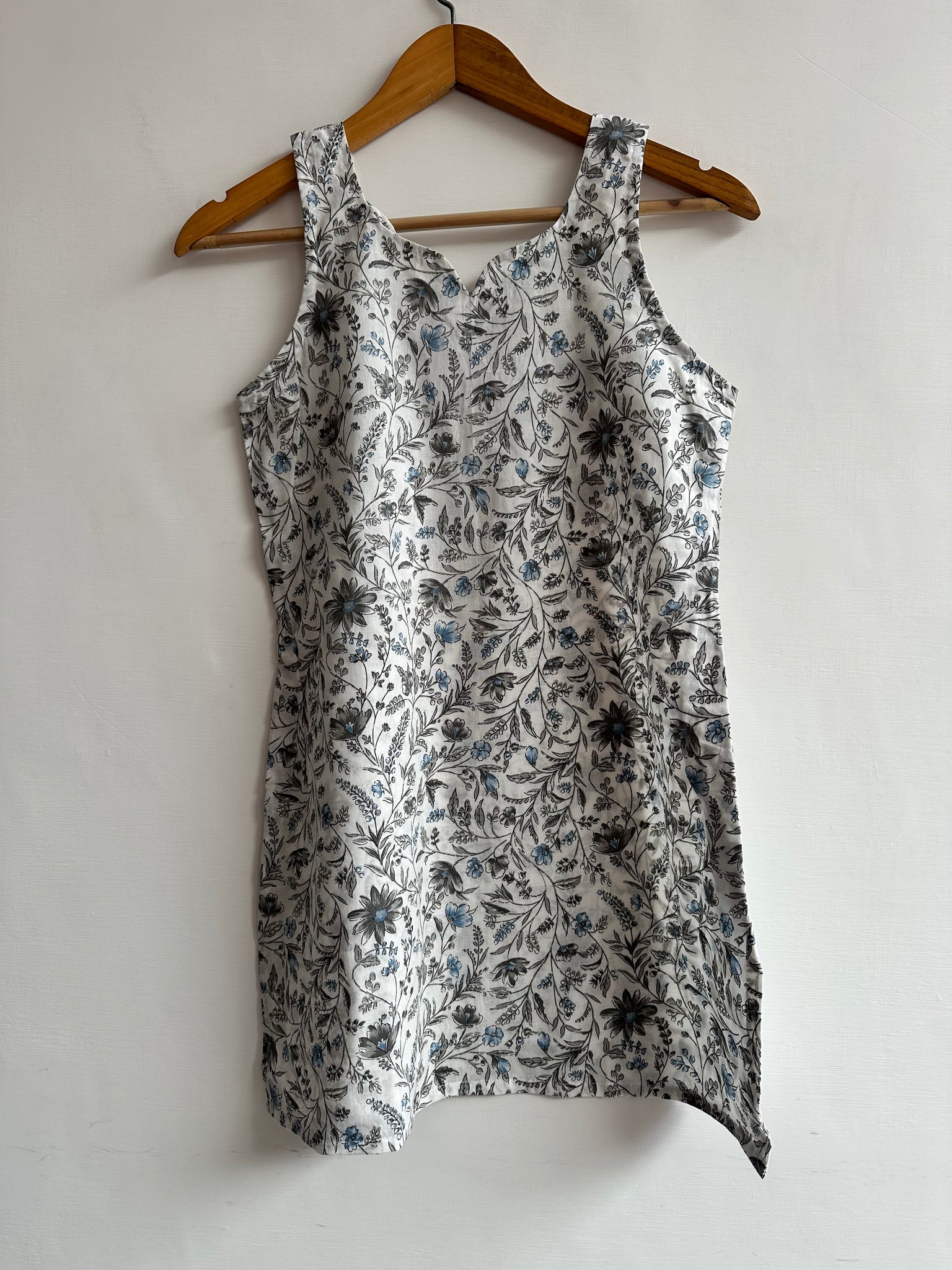 Sleeveless kurti