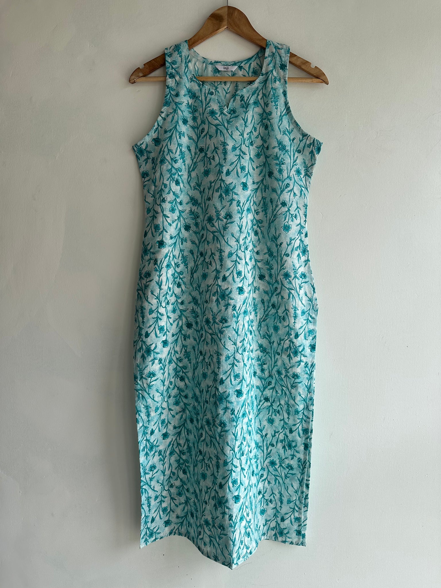 Sleeveless kurta