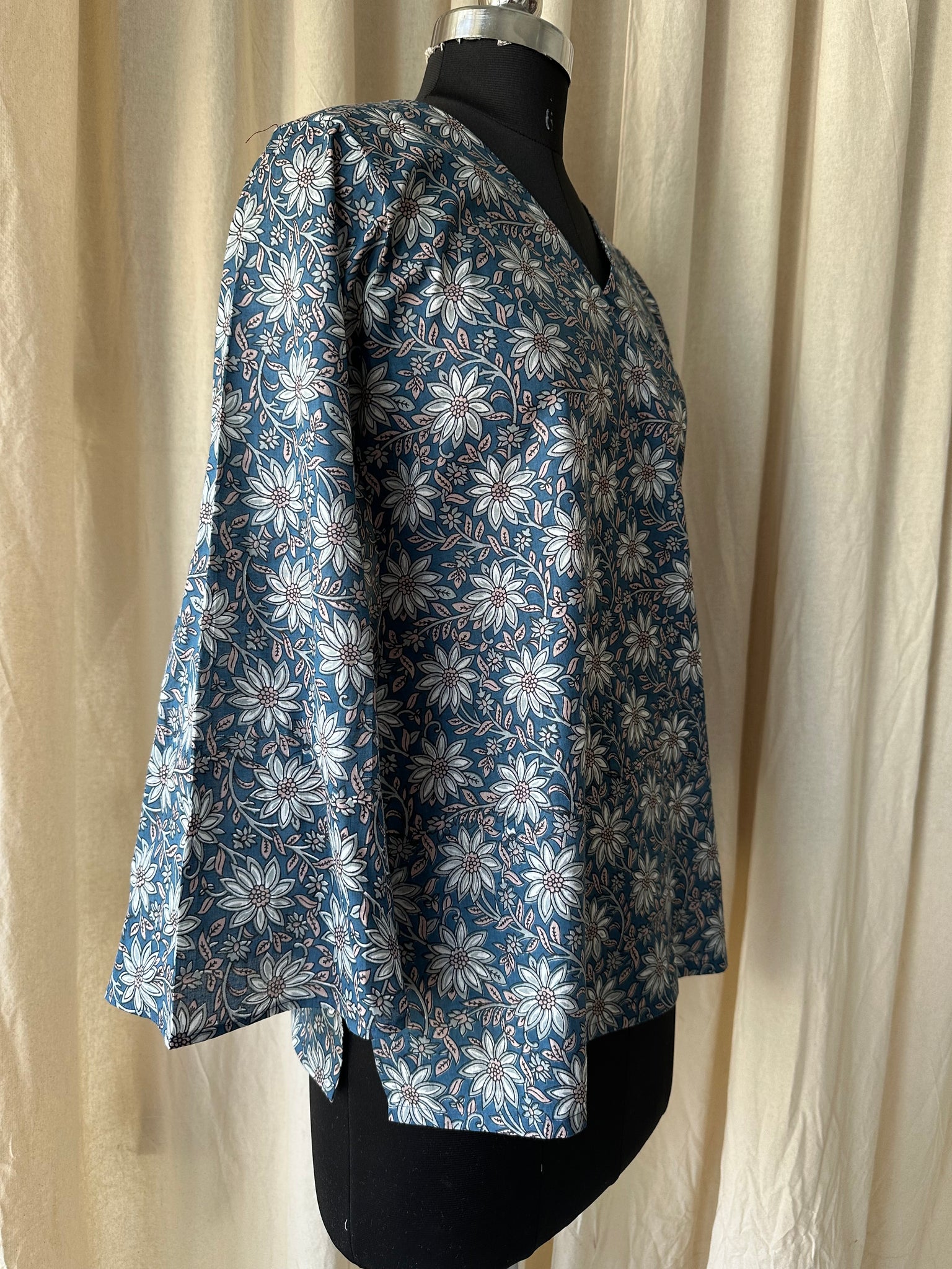 Flared sleeves tunic