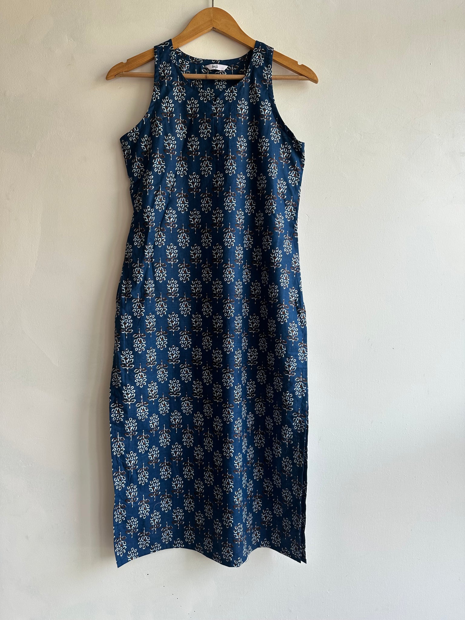 Sleeveless kurta