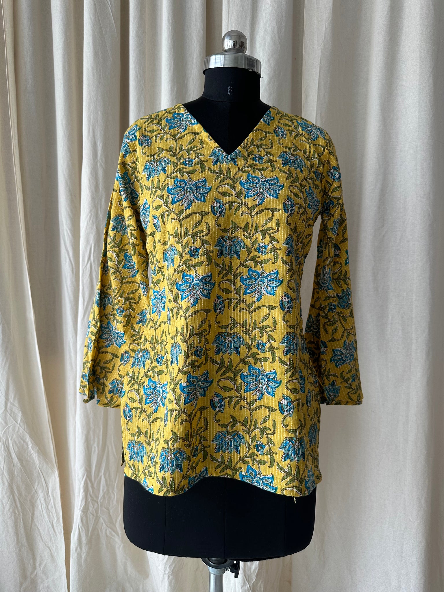Flared sleeves tunic (kantha fabric)