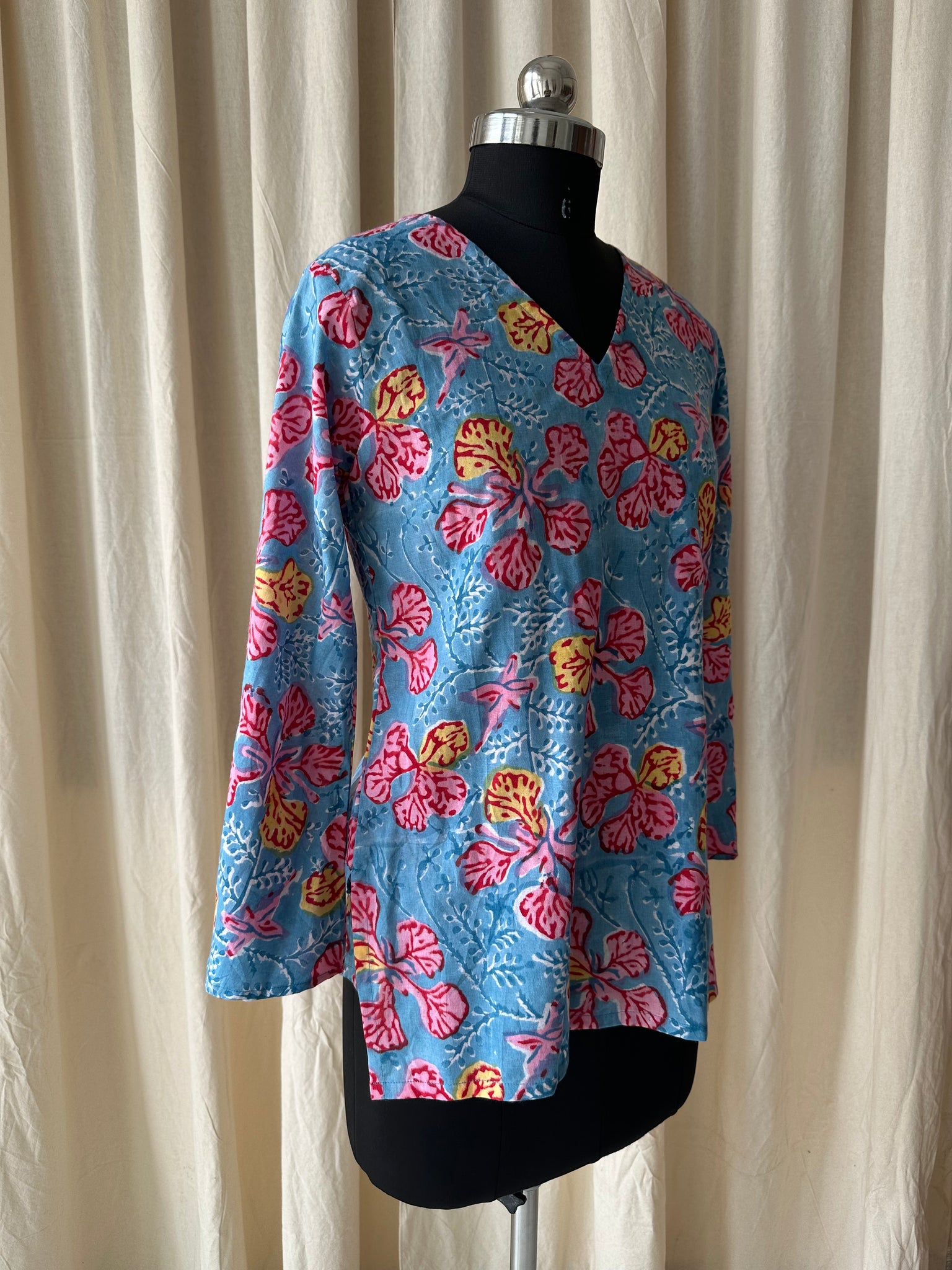 Flared sleeves tunic