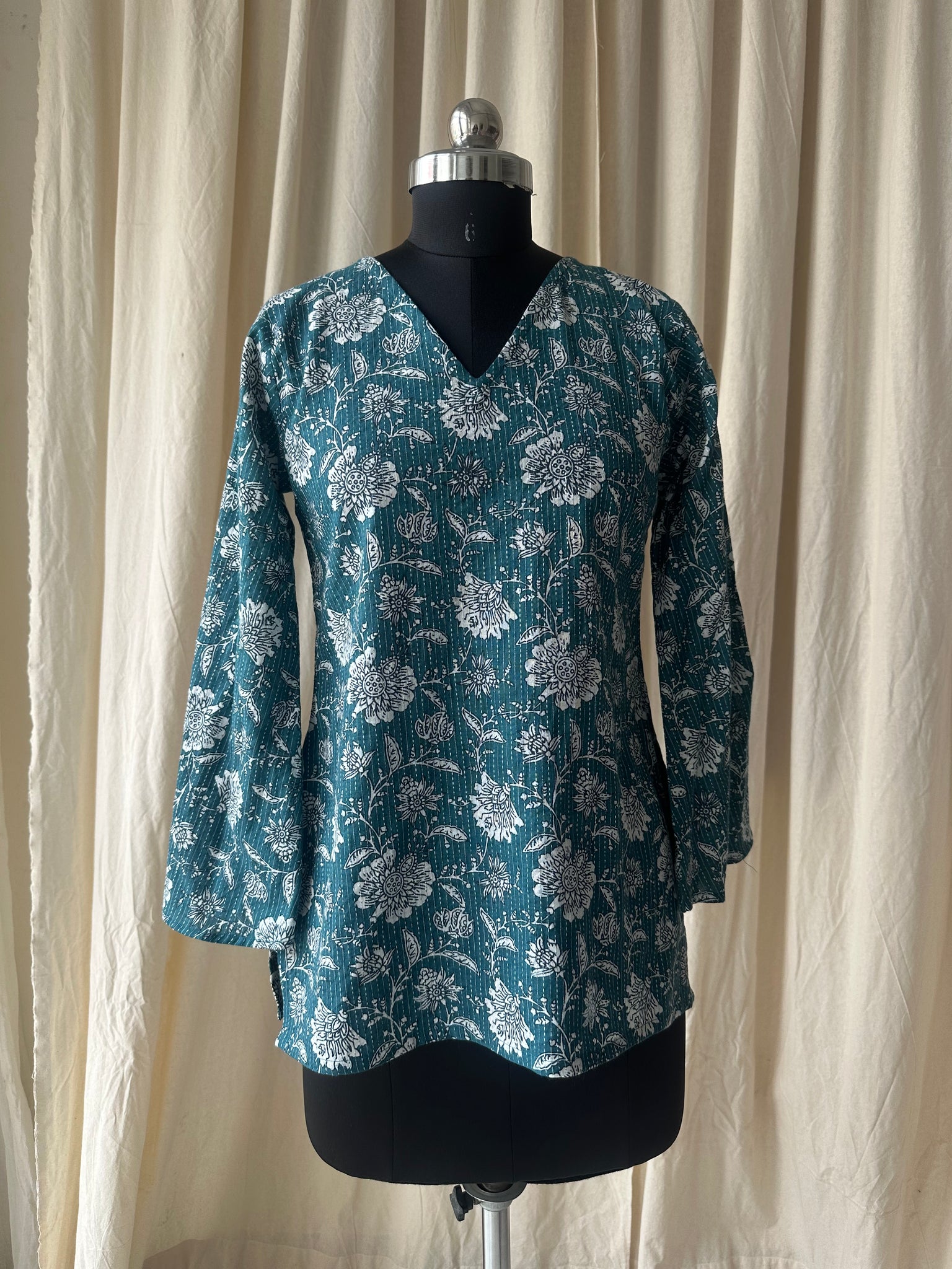 Flared sleeves tunic (kantha fabric)