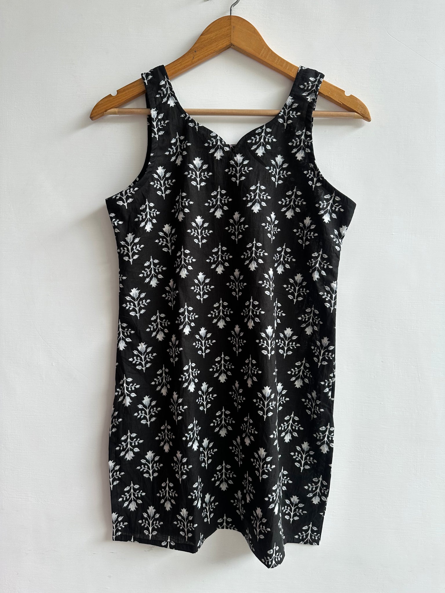 Sleeveless kurti