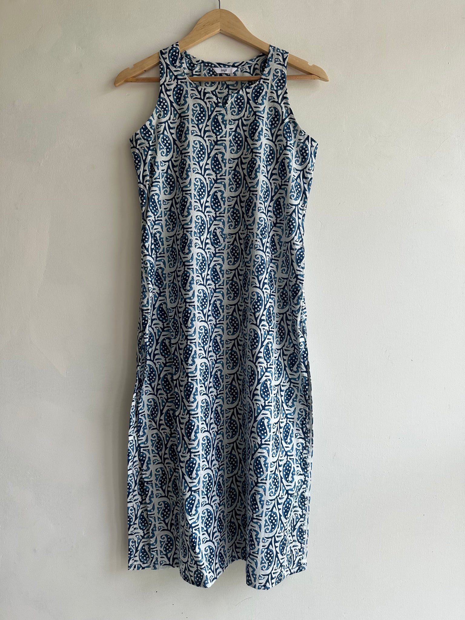 Sleeveless kurta