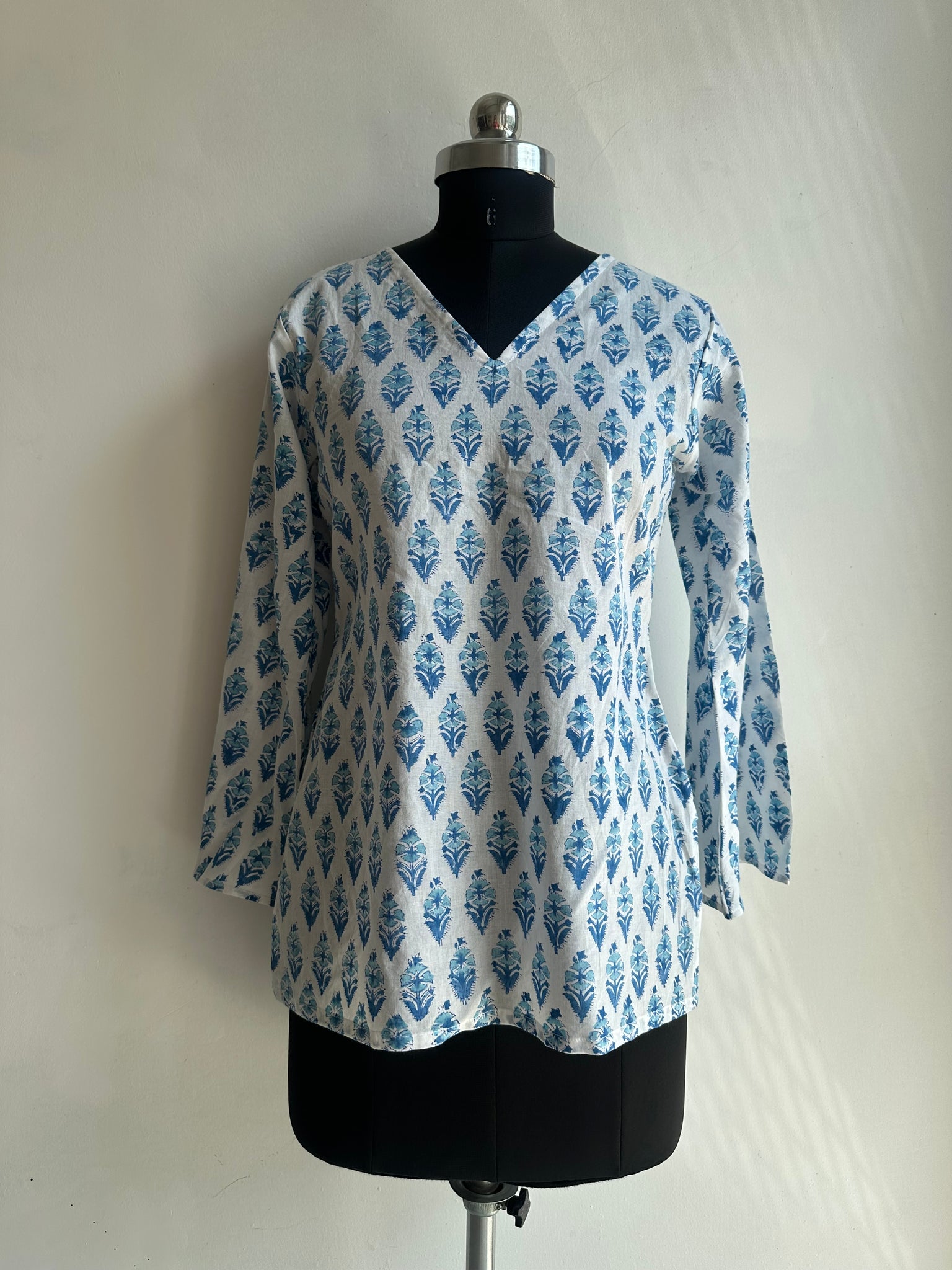 Flared sleeves tunic