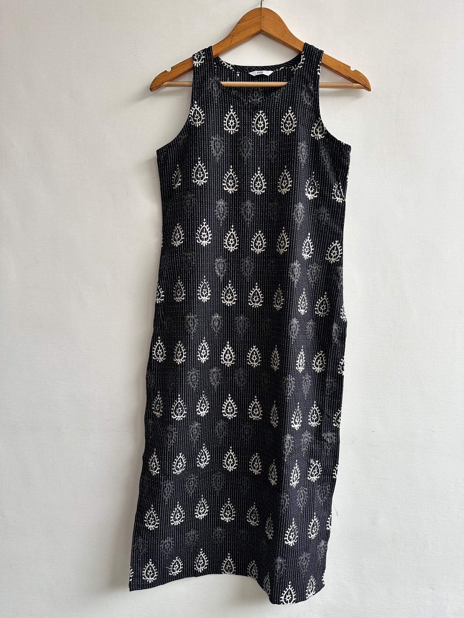 Sleeveless kurta (kantha fabric)