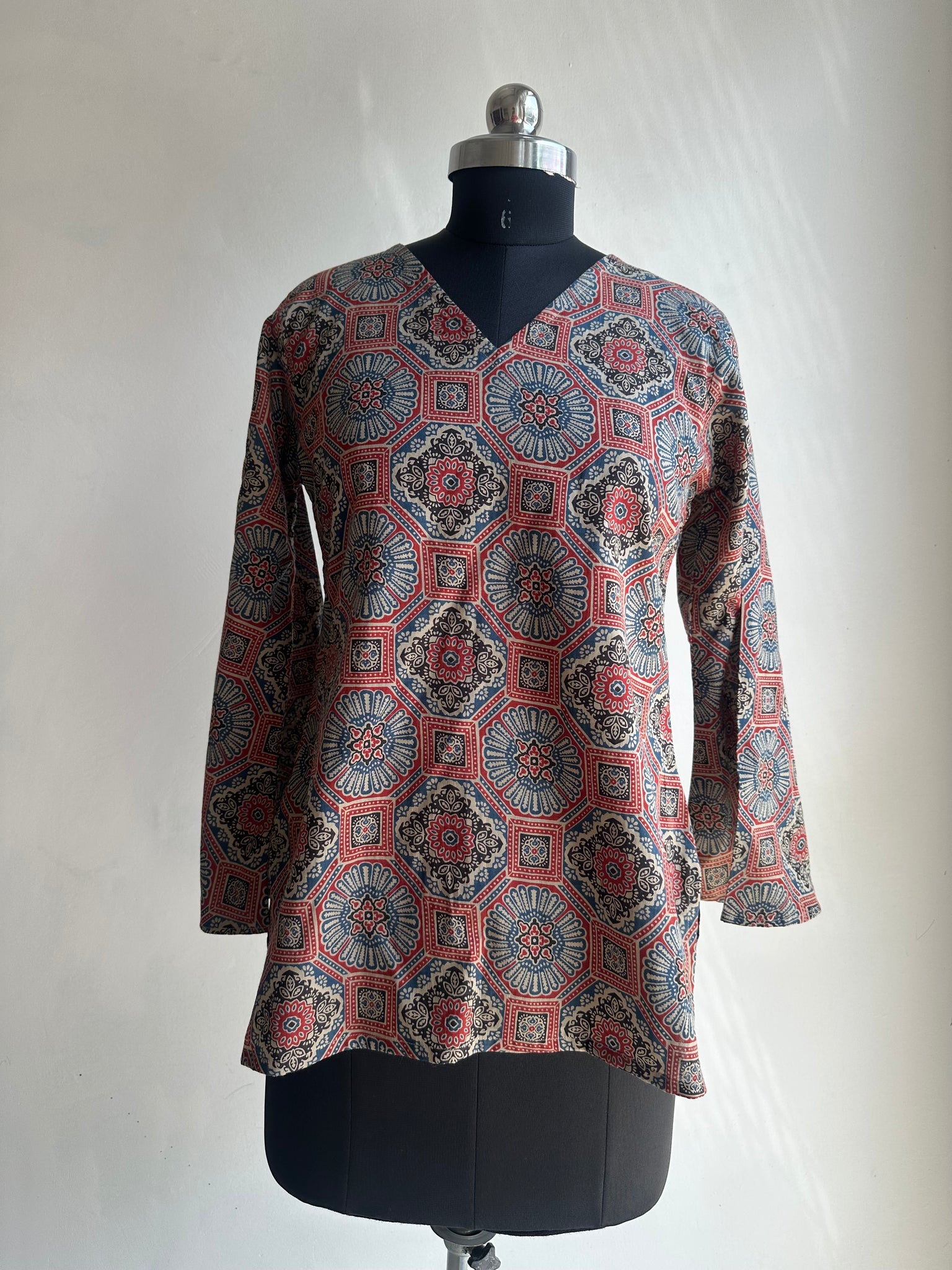 Flared sleeves tunic
