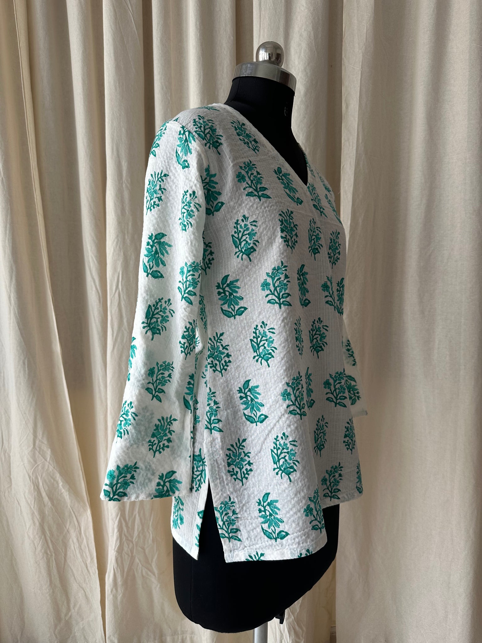 Flared sleeves tunic (kantha fabric)