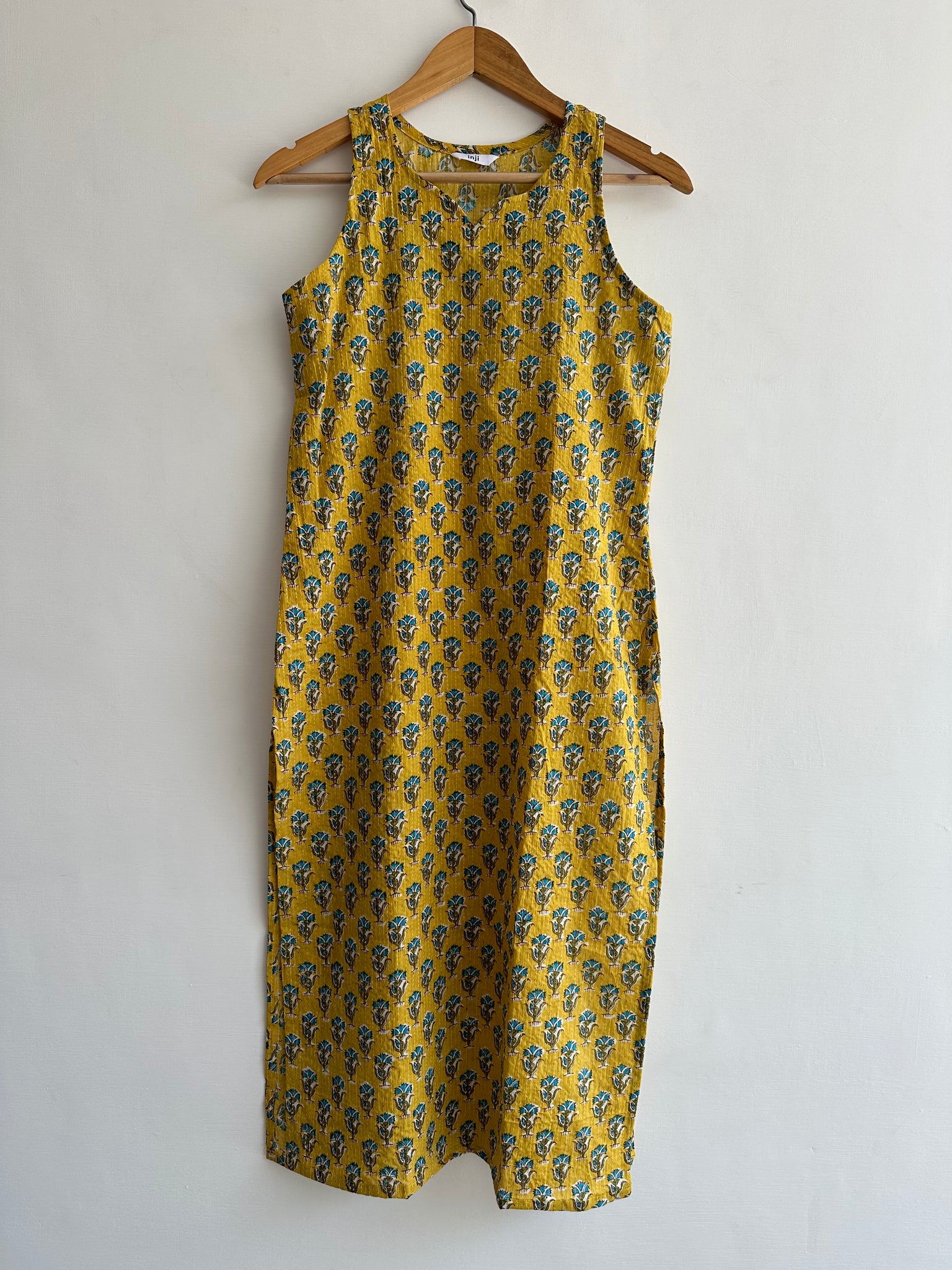 Sleeveless kurta (kantha fabric)