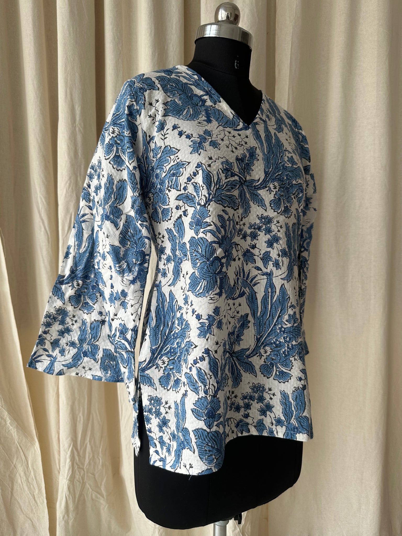 Flared sleeves tunic (kantha fabric)