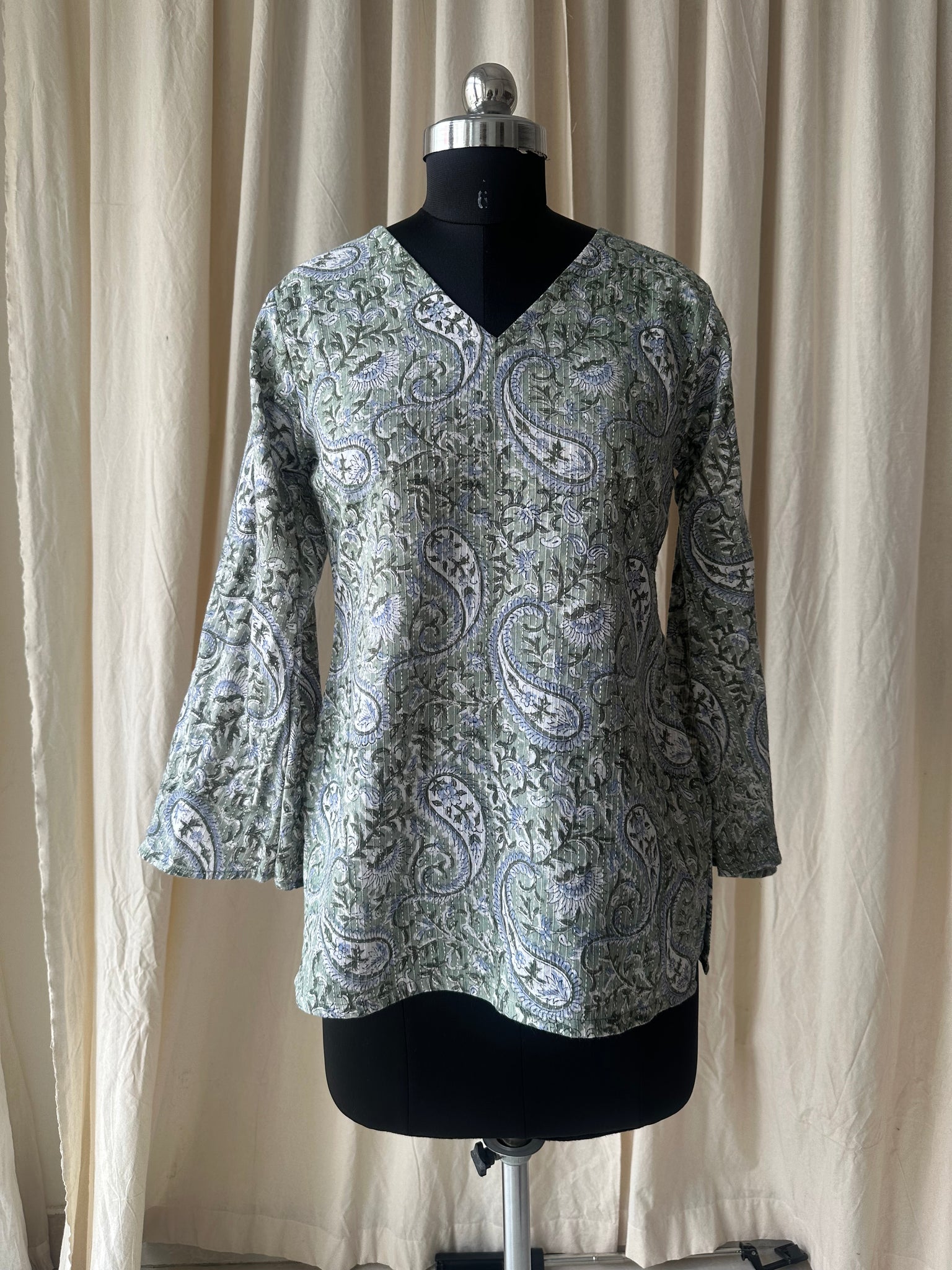 Flared sleeves tunic (kantha fabric)