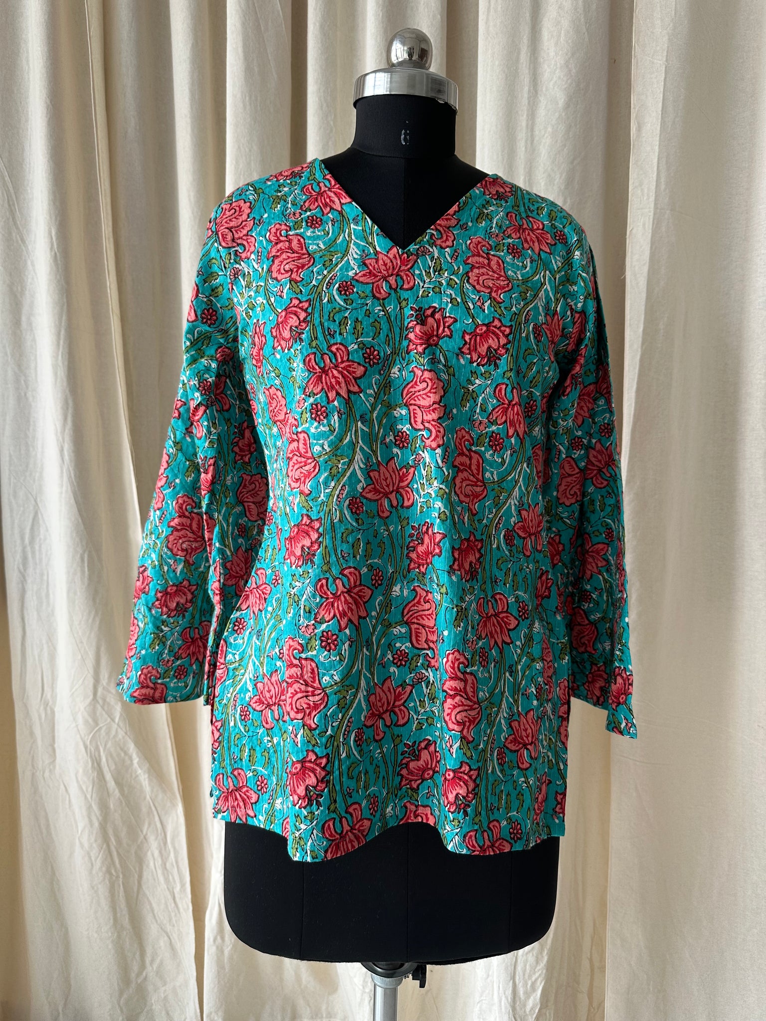 Flared sleeves tunic (kantha fabric)