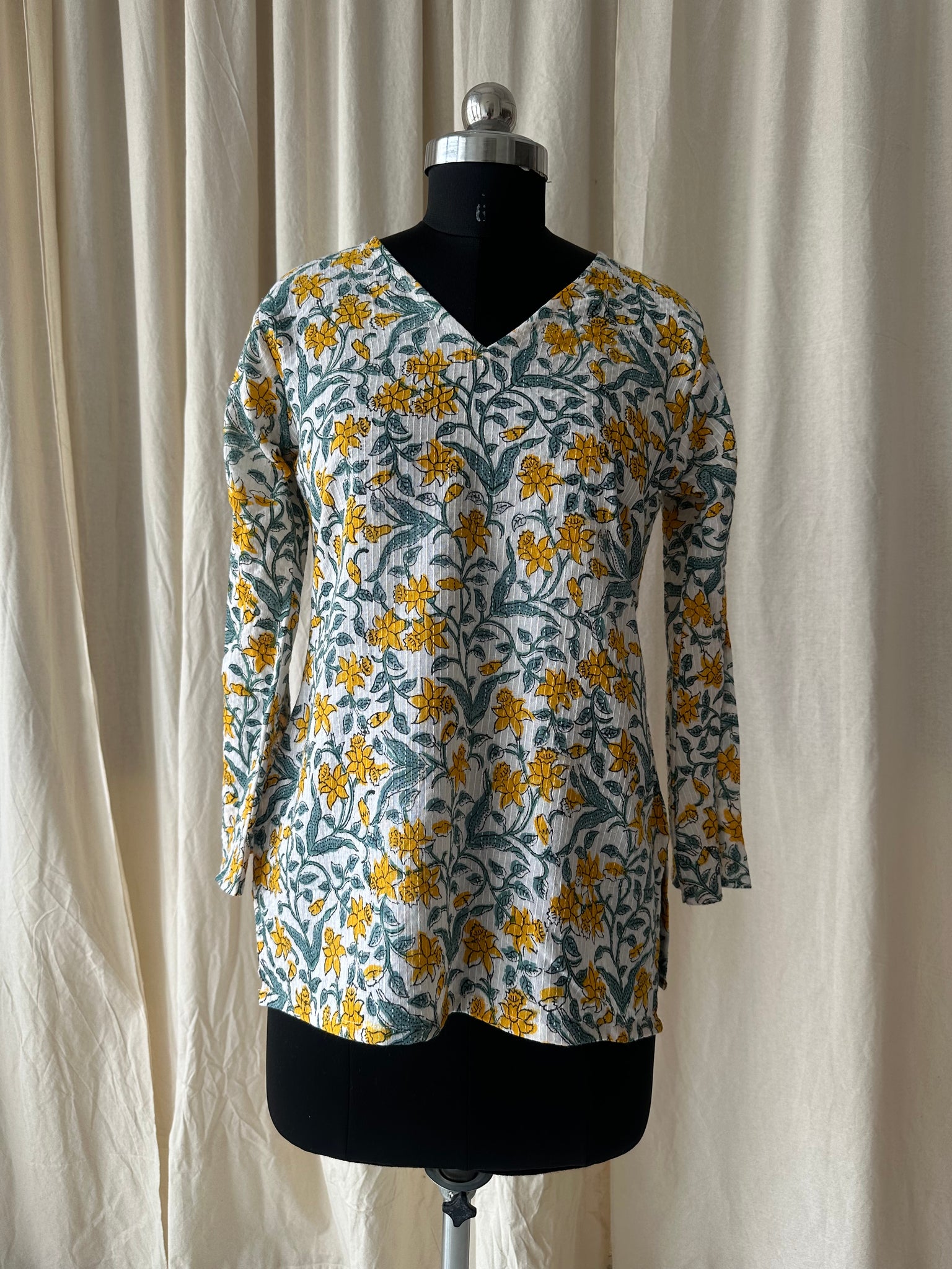 Flared sleeves tunic (kantha fabric)