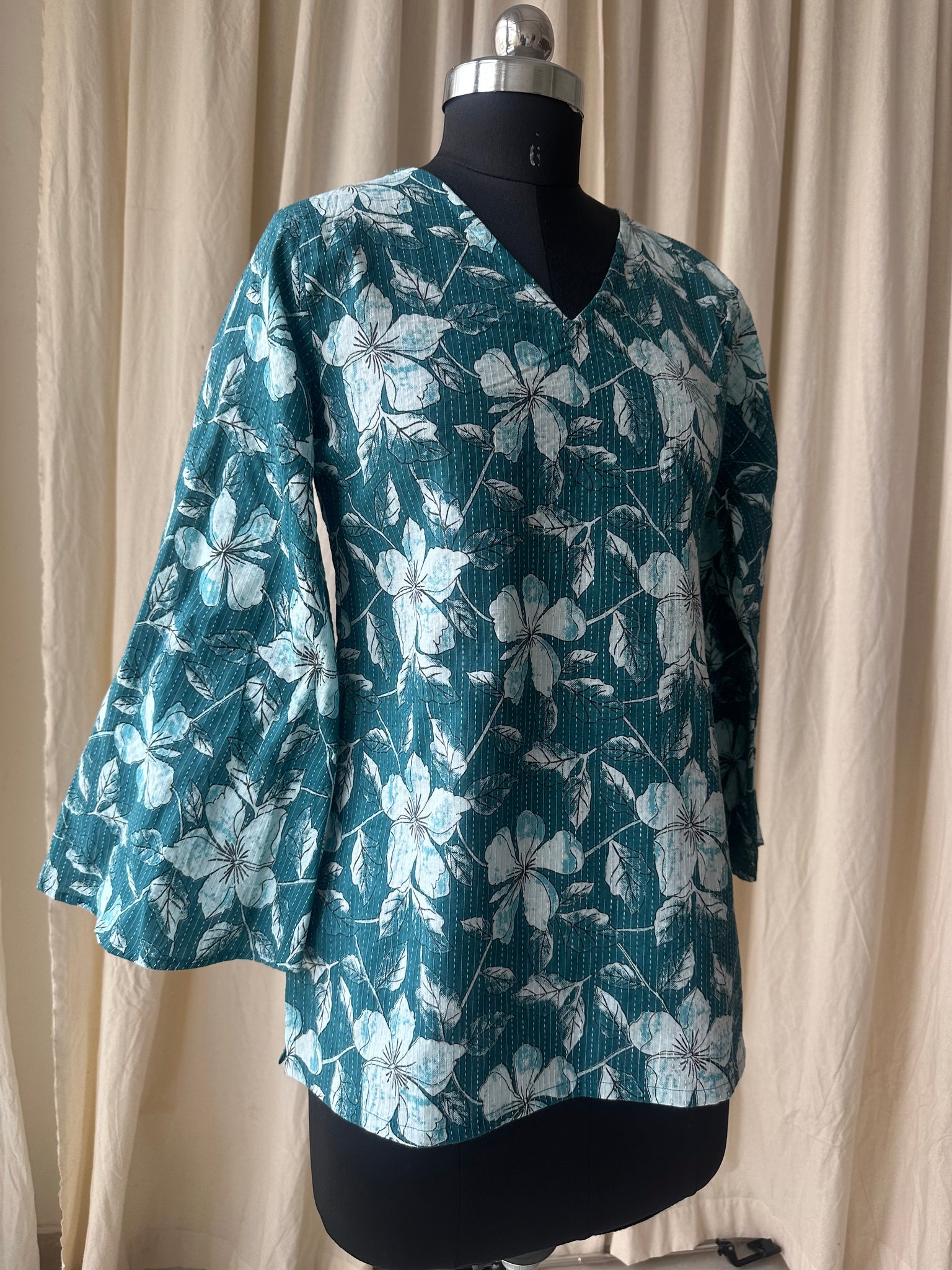 Flared sleeves tunic (kantha fabric)