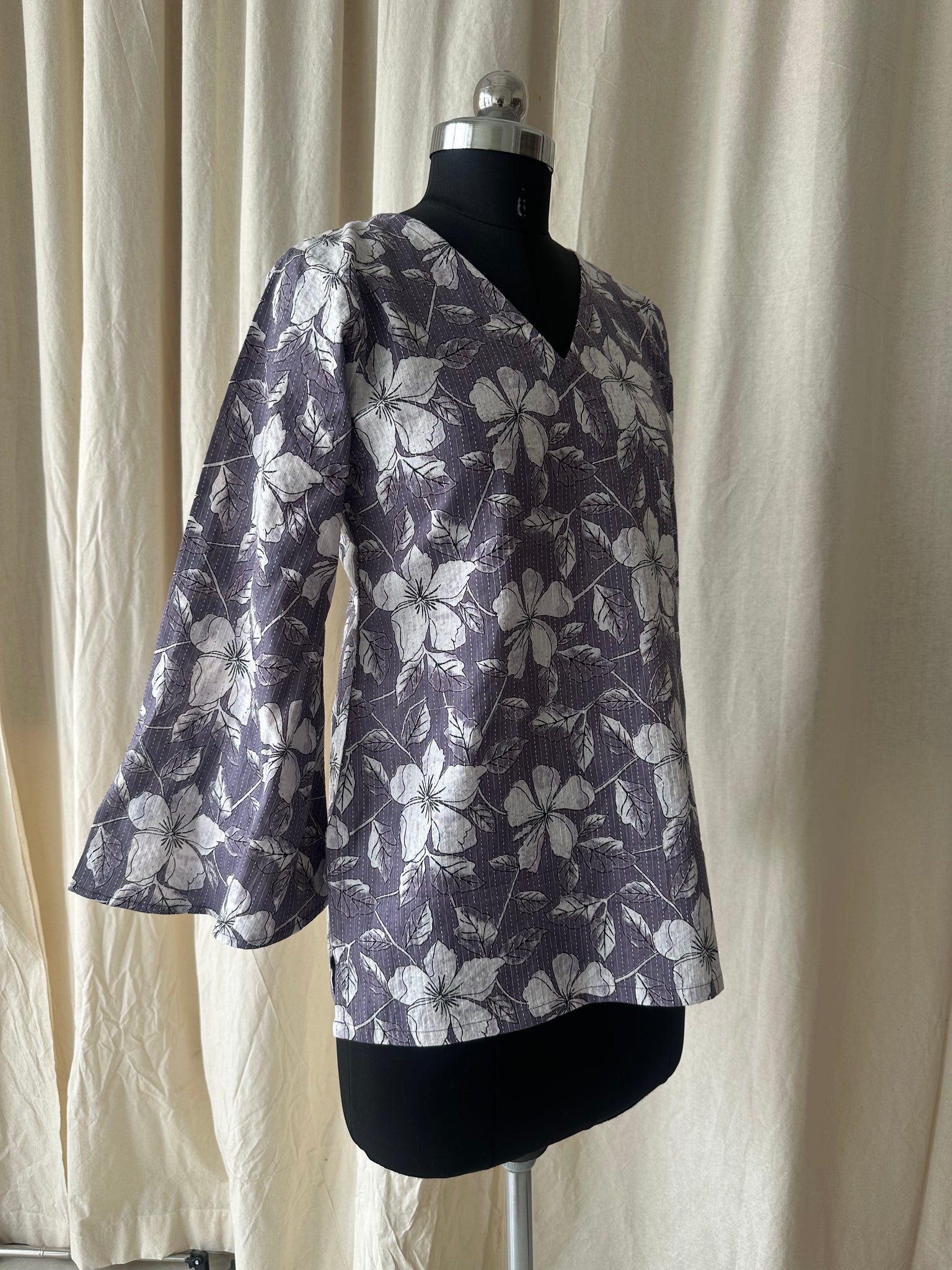 Flared sleeves tunic (kantha fabric)