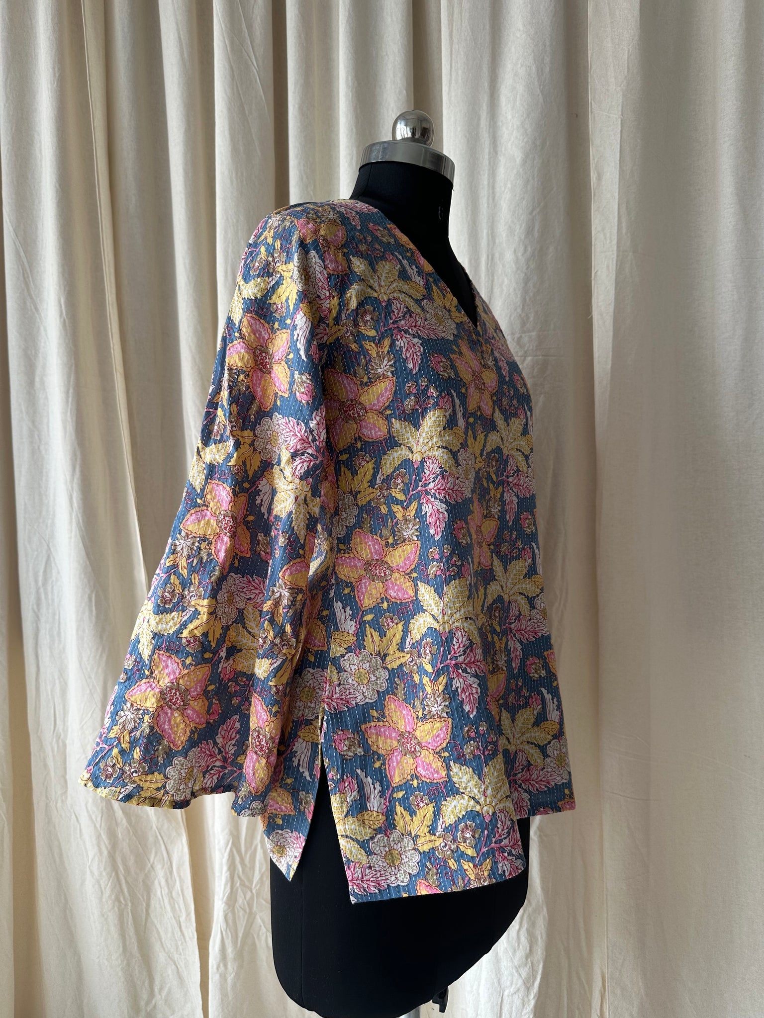 Flared sleeves tunic (kantha fabric)