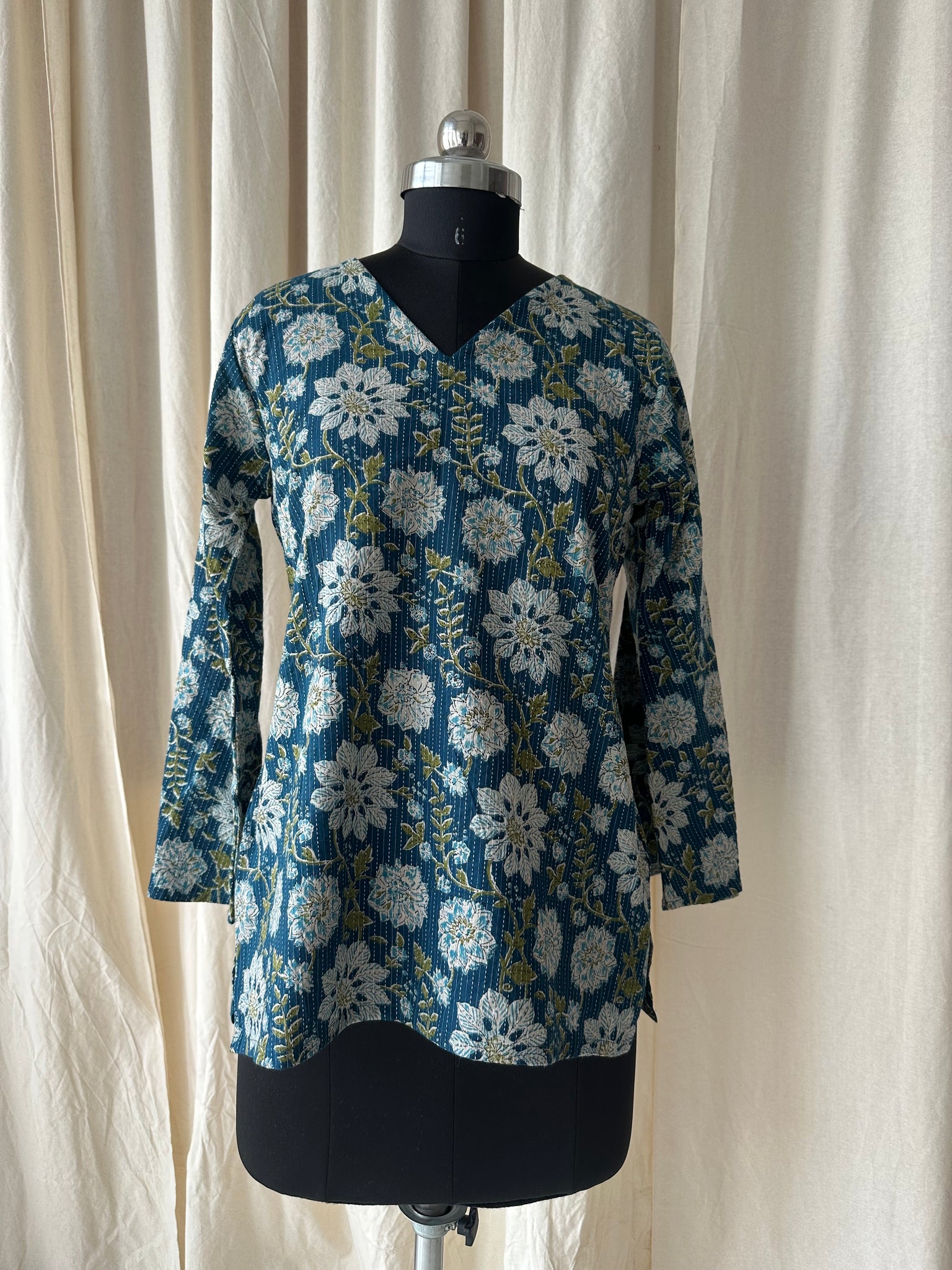 Flared sleeves tunic (kantha fabric)