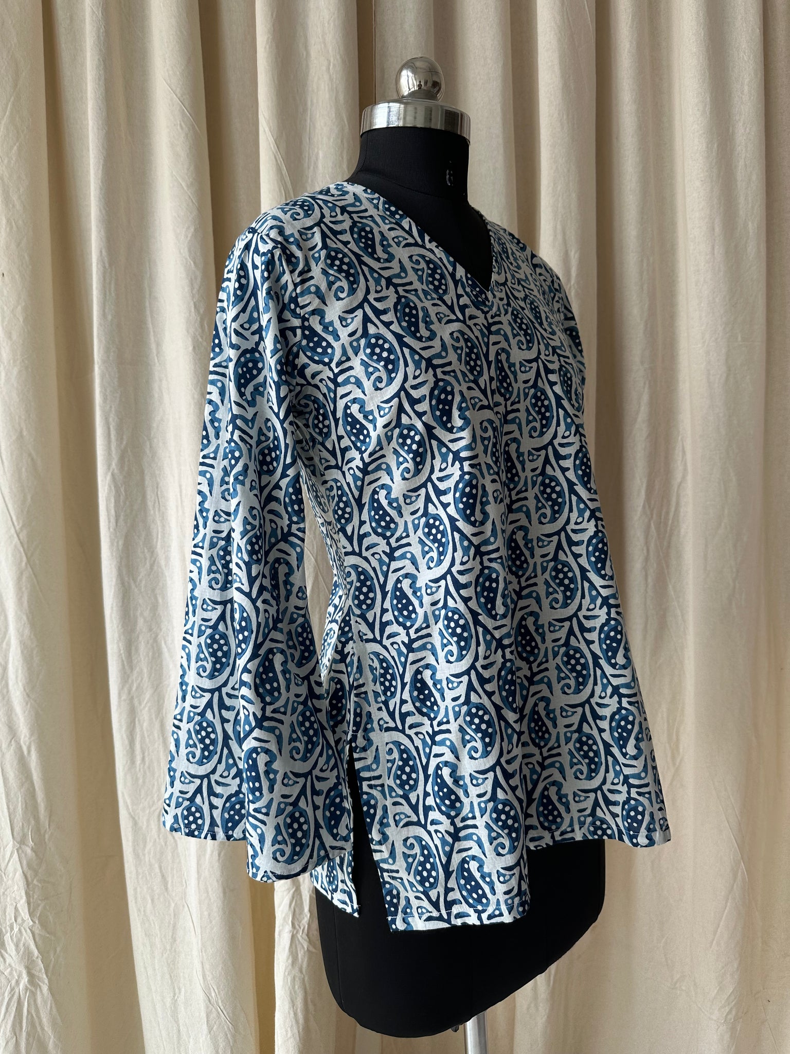 Flared sleeves tunic