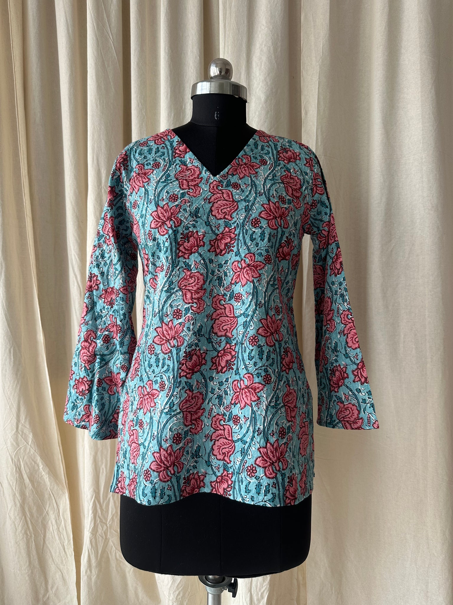 Flared sleeves tunic (kantha fabric)