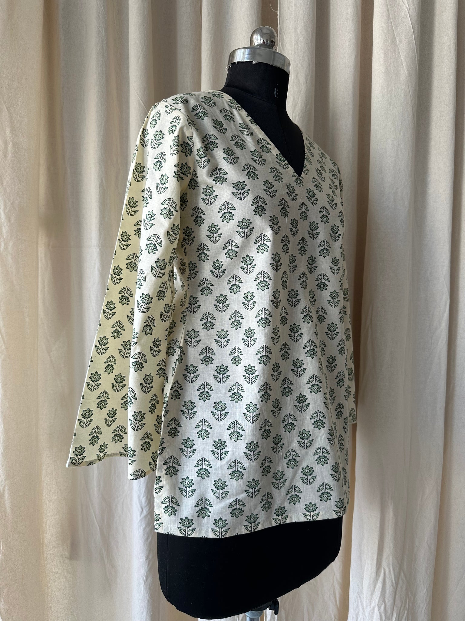 Flared sleeves tunic