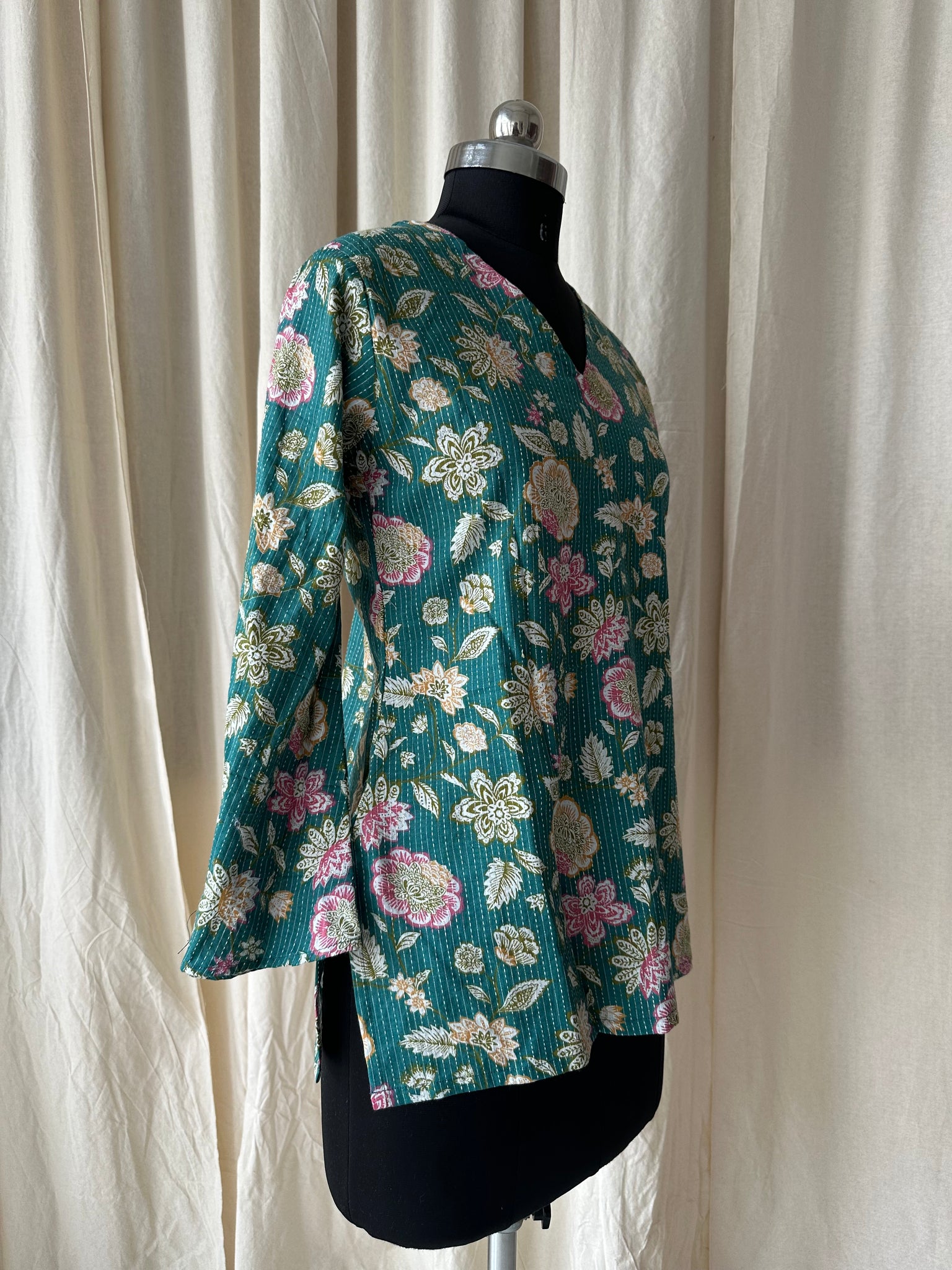 Flared sleeves tunic (kantha fabric)