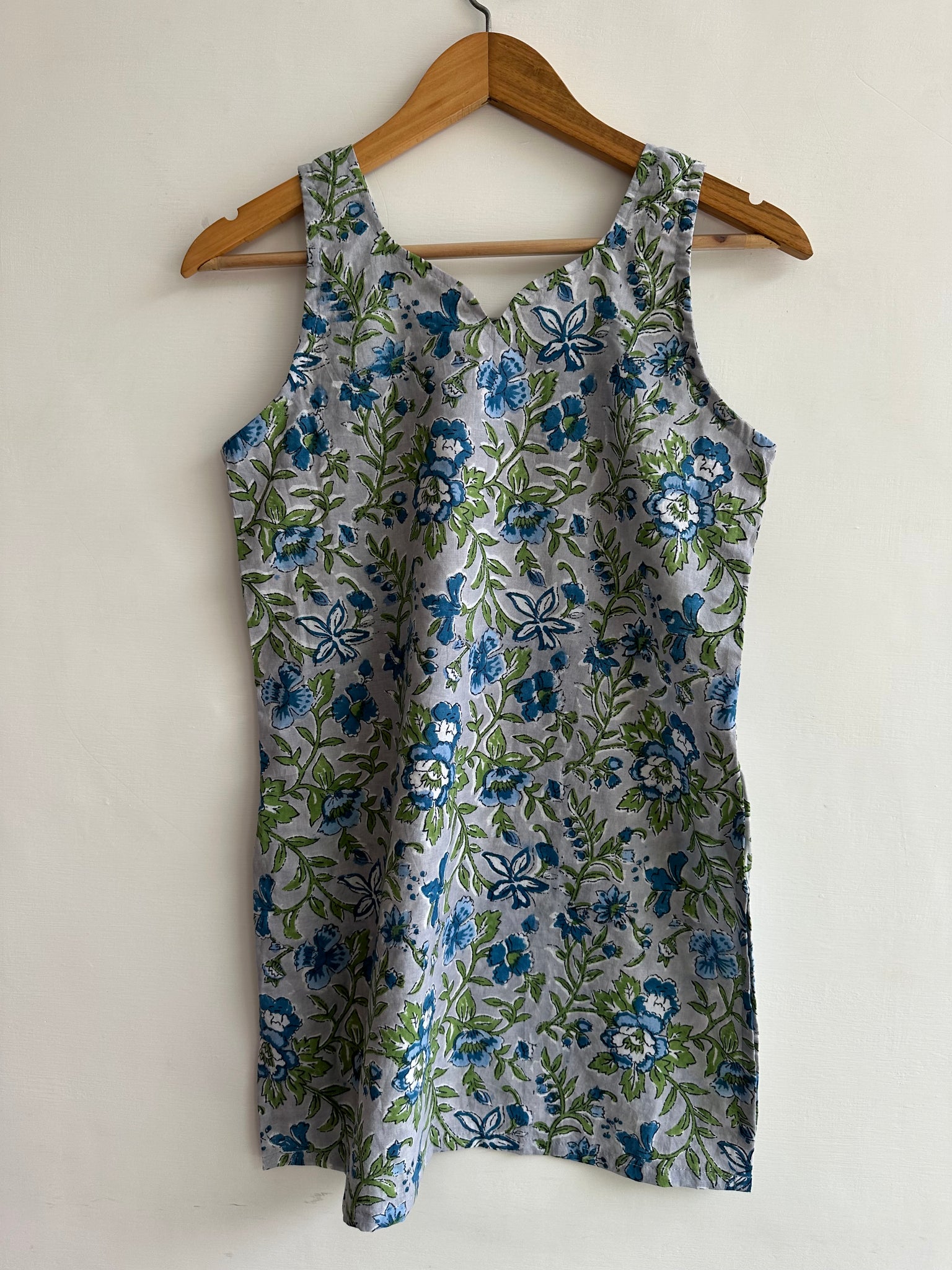 Sleeveless kurti