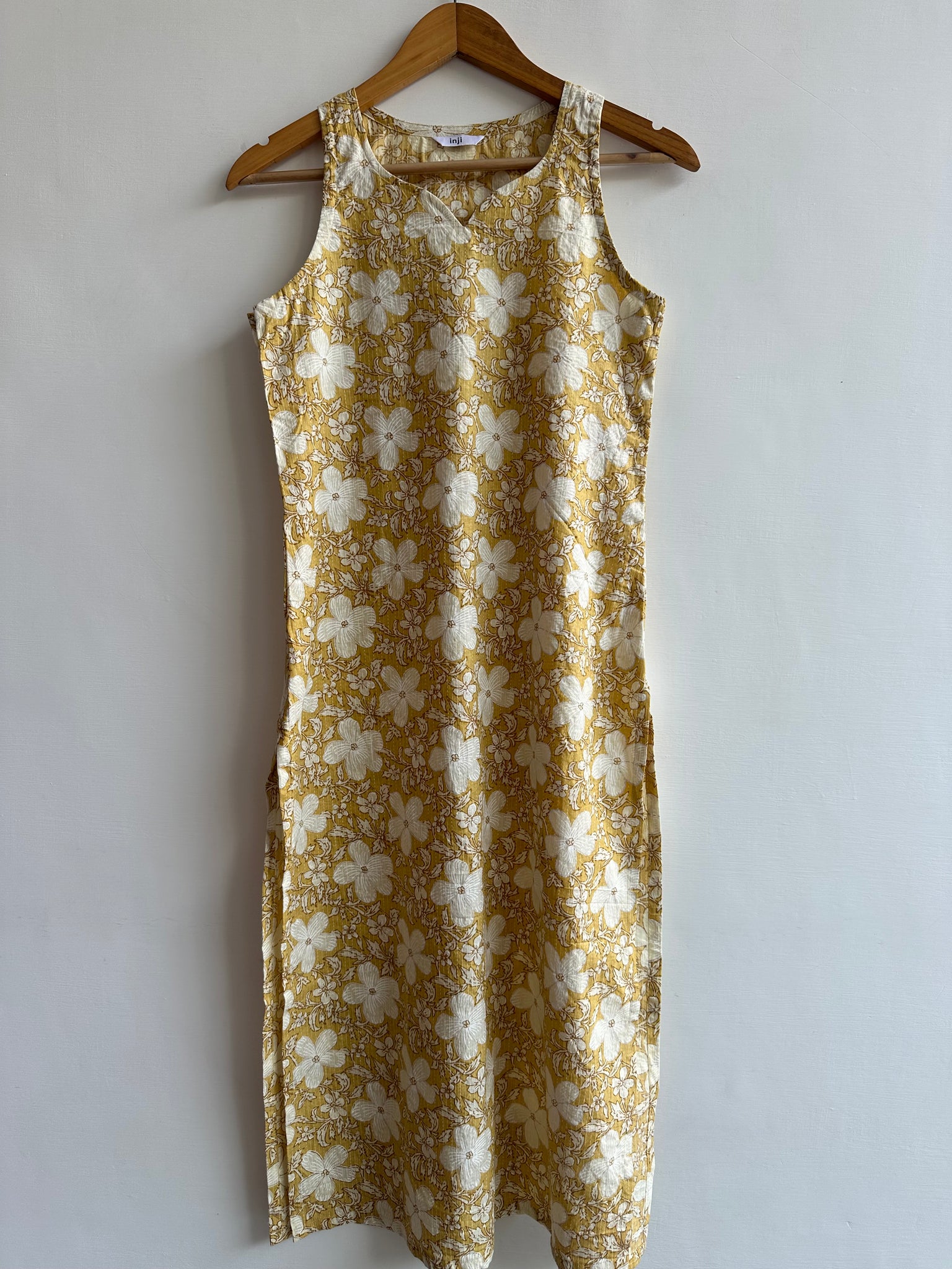 Sleeveless kurta (kantha fabric)