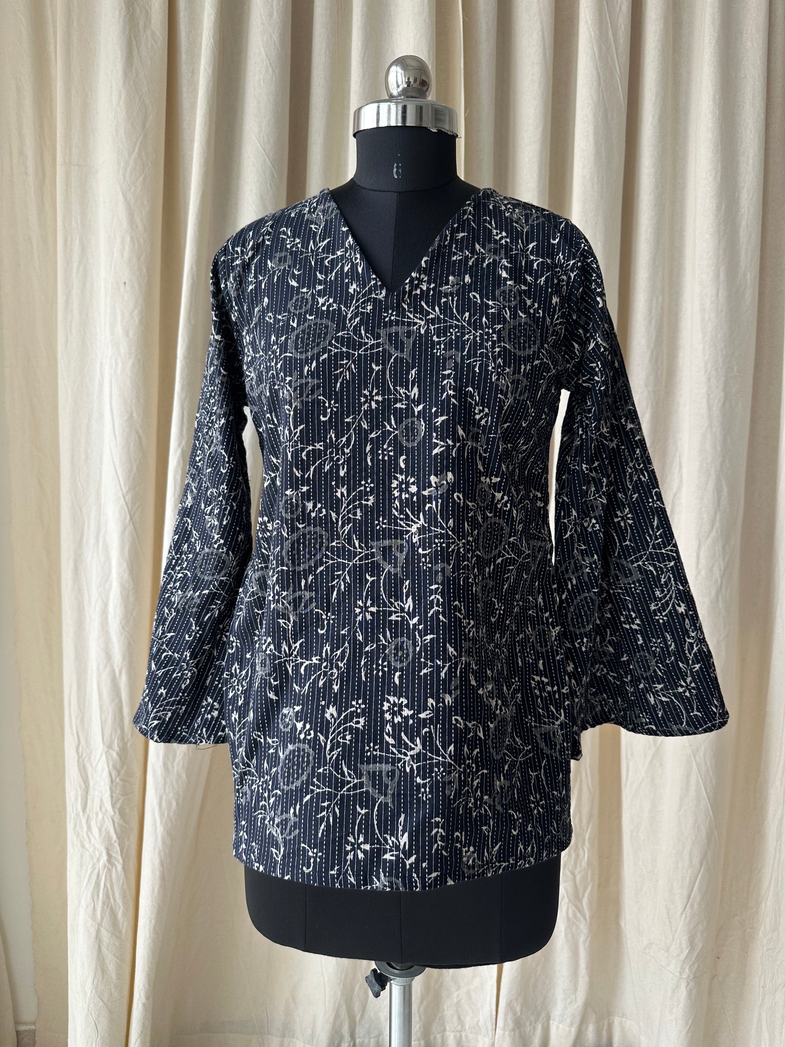 Flared sleeves tunic (kantha fabric)